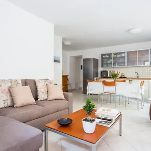 Spacious 3-bedroom With Courtyard In - Perfect For Families Tempio Pausania